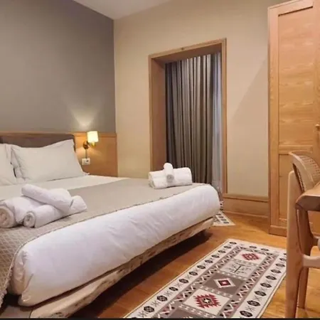 Velar 4* Korce