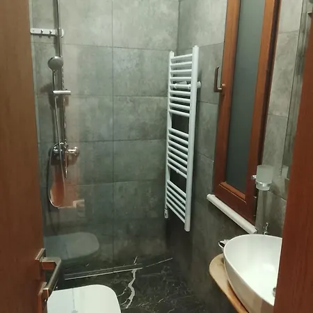 Velar 4* Korce