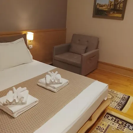 Velar 4* Korce